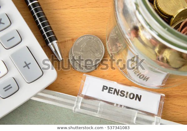 pension-file-calculator-pen-coins-600w-537341083 (1).webp
